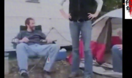 尿裤子搞笑视频