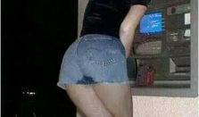 日本美女尿尿视频,视频走红网络