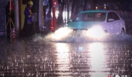 暴雨视频,城市瞬间变泽国